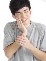 đau răng có thể do tổn thương thần kinh